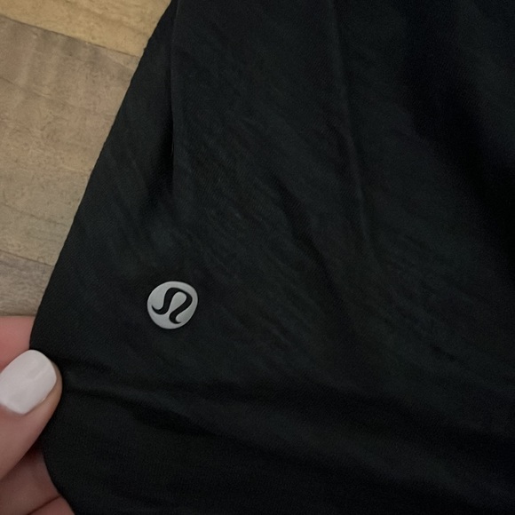 green lululemon long sleeve - Picture 3 of 3